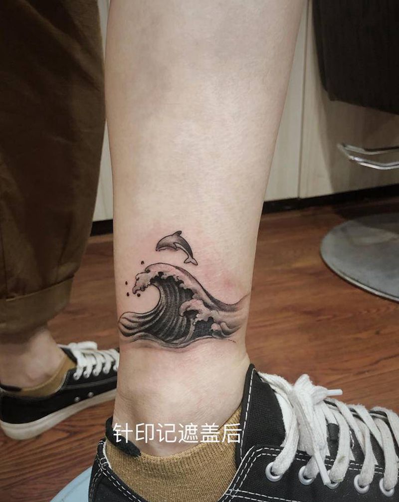 遮盖（海浪）纹身图片_腿部新传统鱼海浪小腿纹身图案