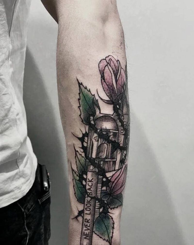 荆棘手枪纹身图片_手臂New School纹身图案