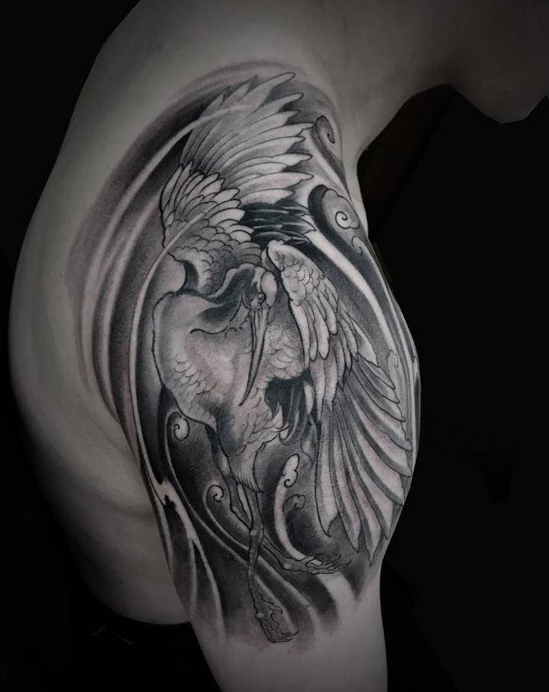 鹤纹身纹身图片_背部肩部新传统仙鹤纹身图案