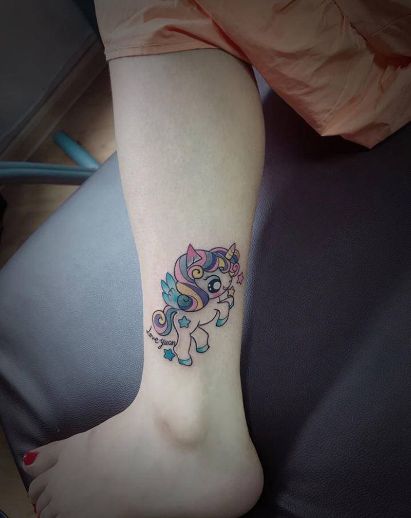 独角兽纹身图片_腿部Old School纹身图案