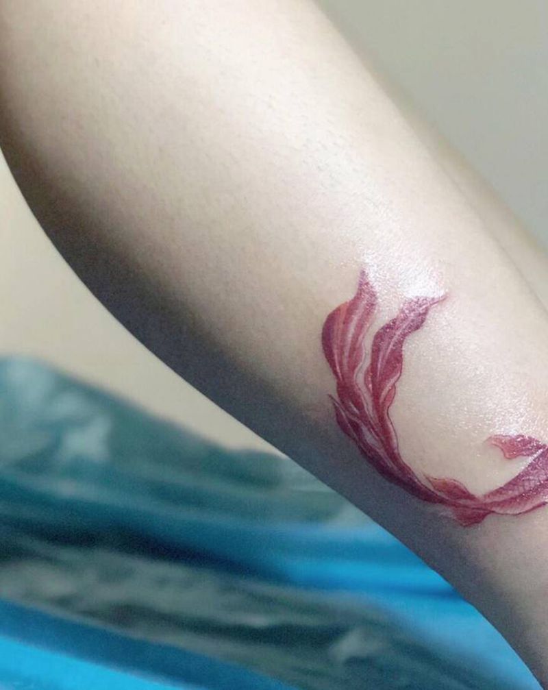 脚踝鱼纹身图片_腿部脚部水彩金鱼纹身图案