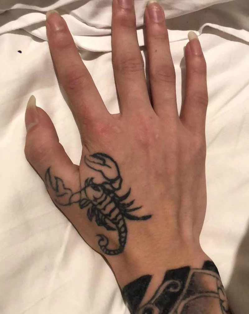 遮盖纹身图片_手部新传统纹身图案
