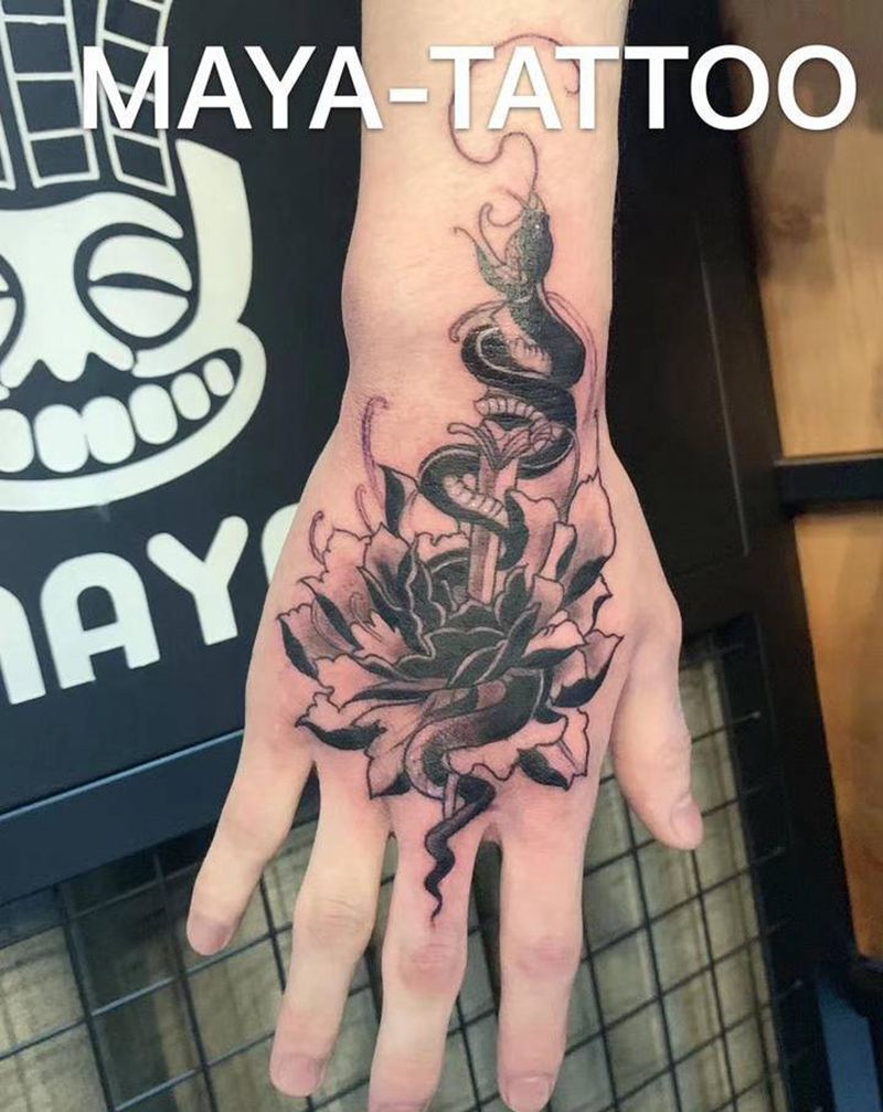 手背纹身图片_手部欧美写实纹身图案