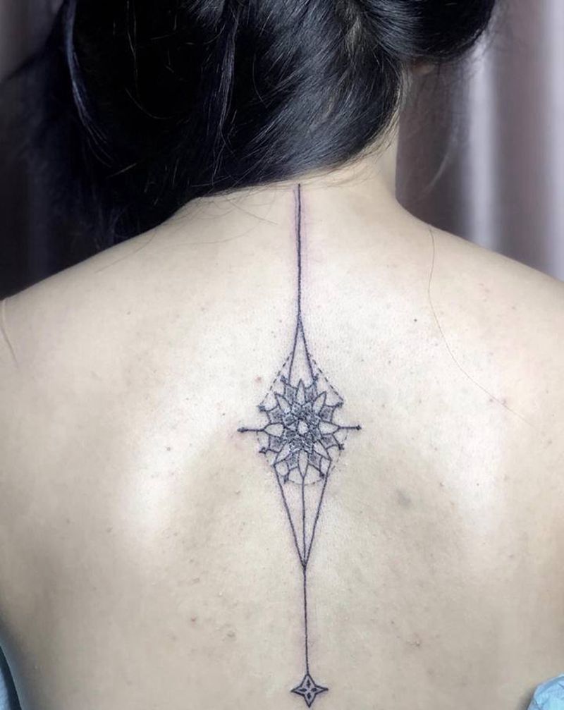 清新纹身图片_背部几何纹身图案