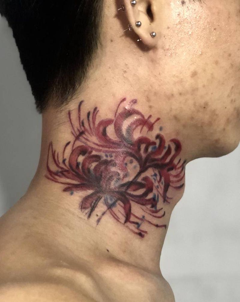 彼岸花纹身图片_颈部手臂水彩水墨纹身图案