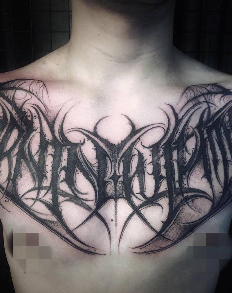 花胸花体字纹身图片_胸部纹身图案