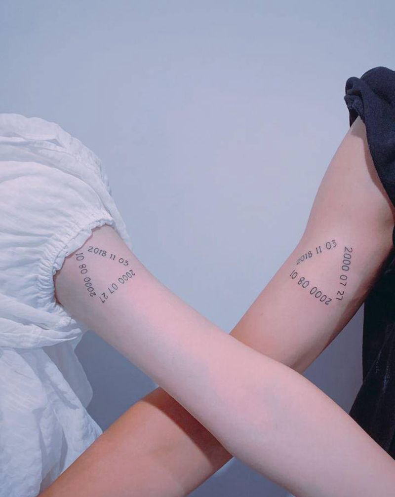 「小清新纹身」纹身图片_手臂几何花体字数字三角形纹身图案