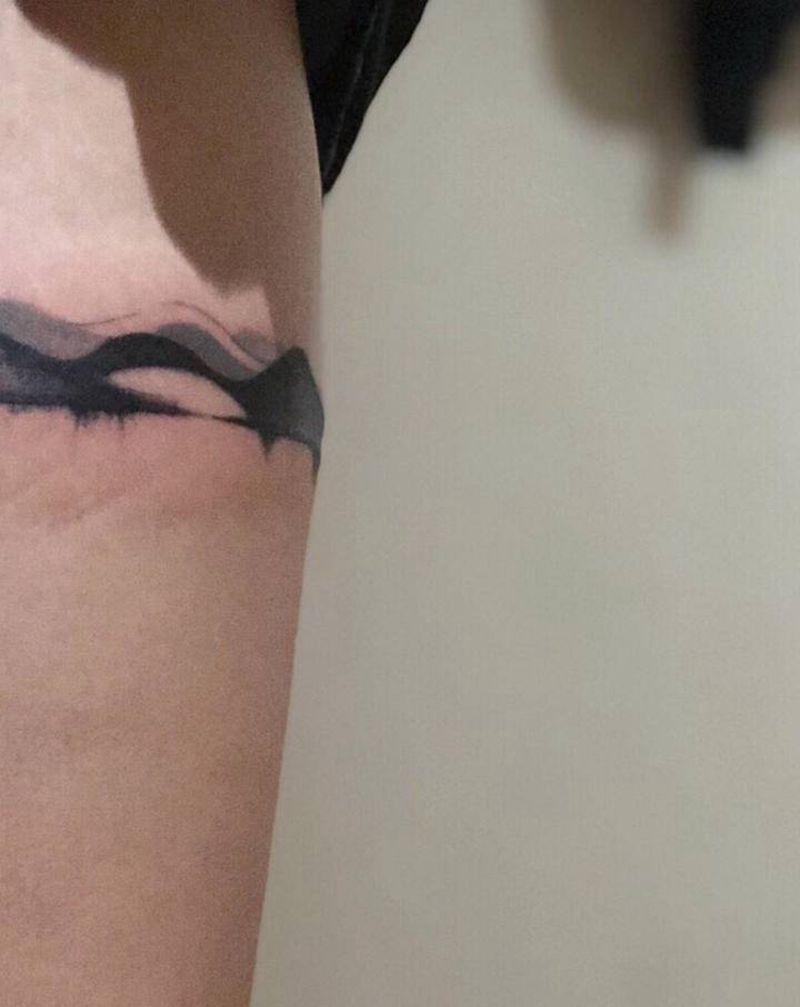 中国风水墨山水纹身图片_腿部臀部水墨山水纹身图案