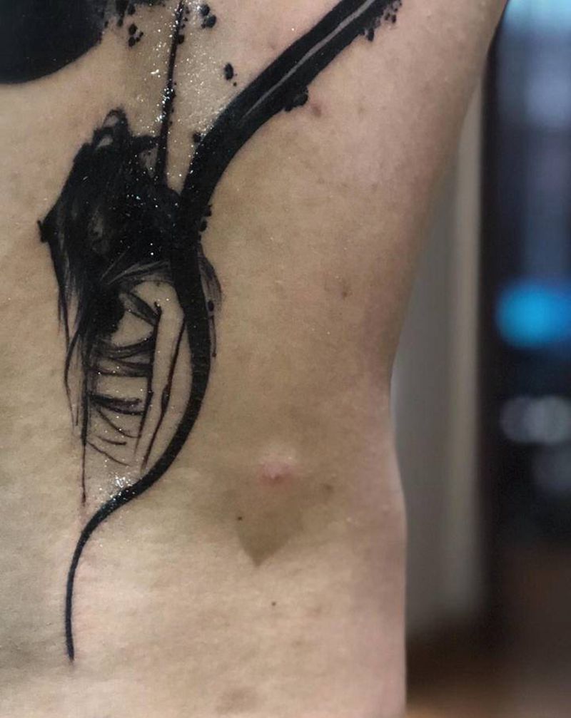 暗黑人物拼接图纹身图片_腰部背部水墨人物纹身图案