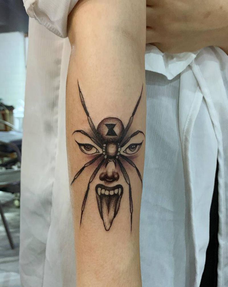 蜘蛛女纹身图片_手部手臂纹身图案