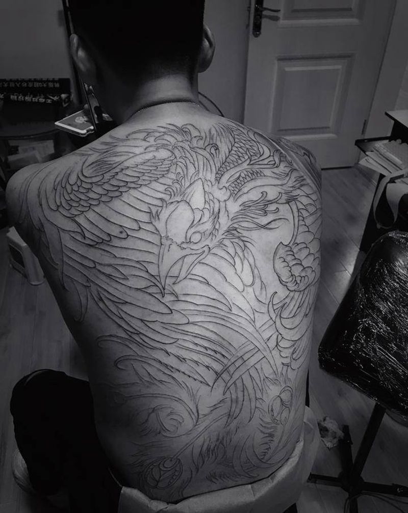 满背勾线（未完）纹身图片_背部纹身图案