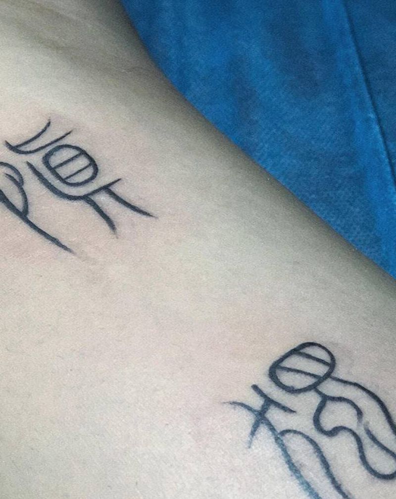 慎独克己纹身图片_腿部脚部水墨纹身图案