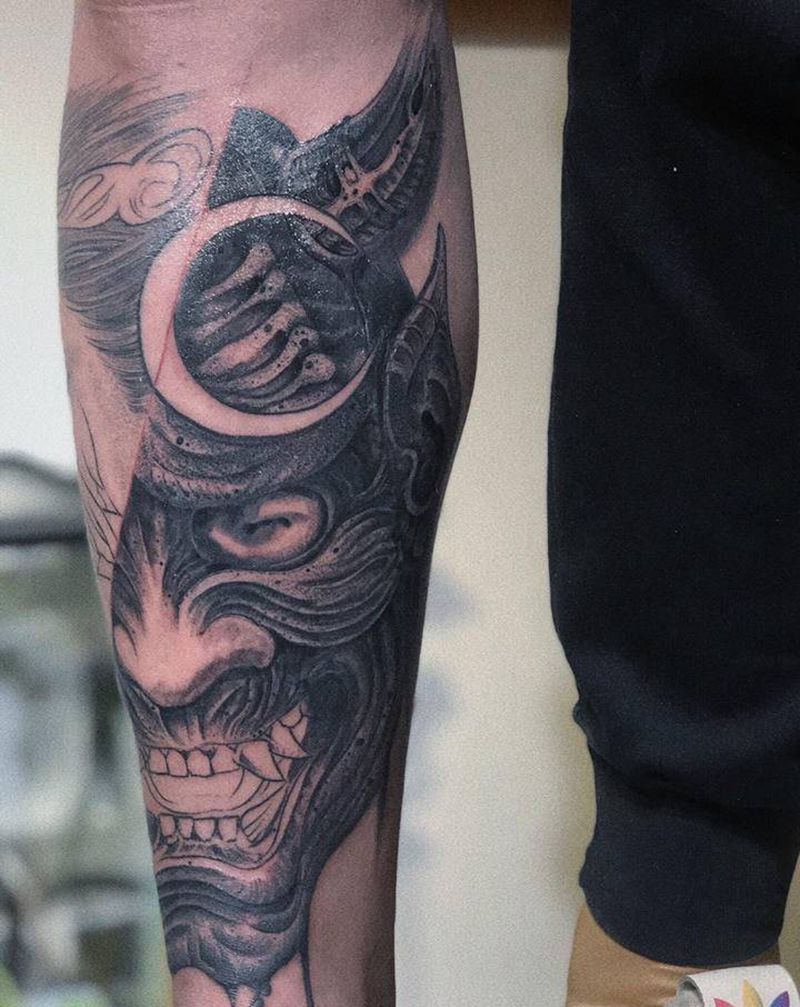 般若未完待续纹身图片_腿部脚部水墨点刺纹身图案