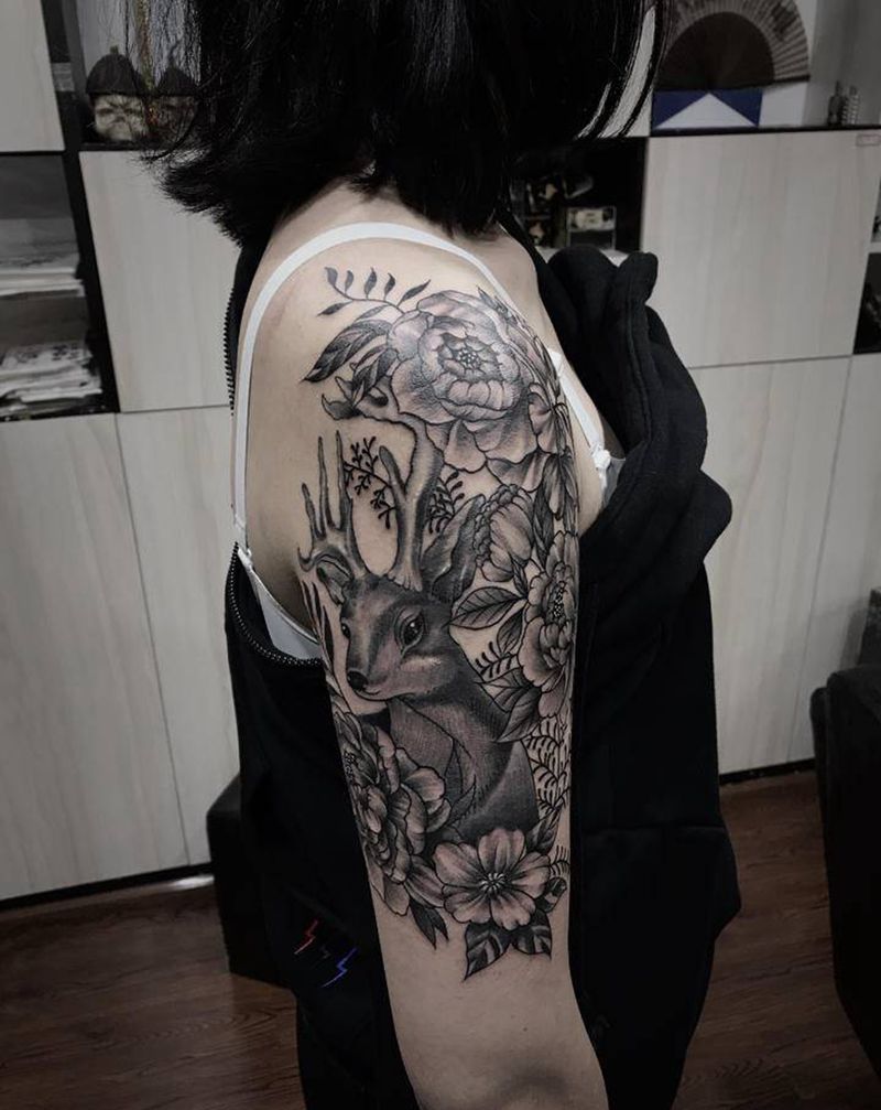 鹿纹身纹身图片_臀部新传统纹身图案