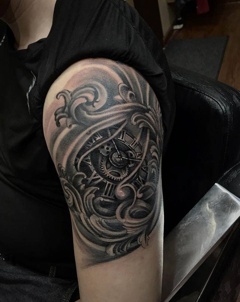 钟表纹身图片_臀部欧美写实纹身图案