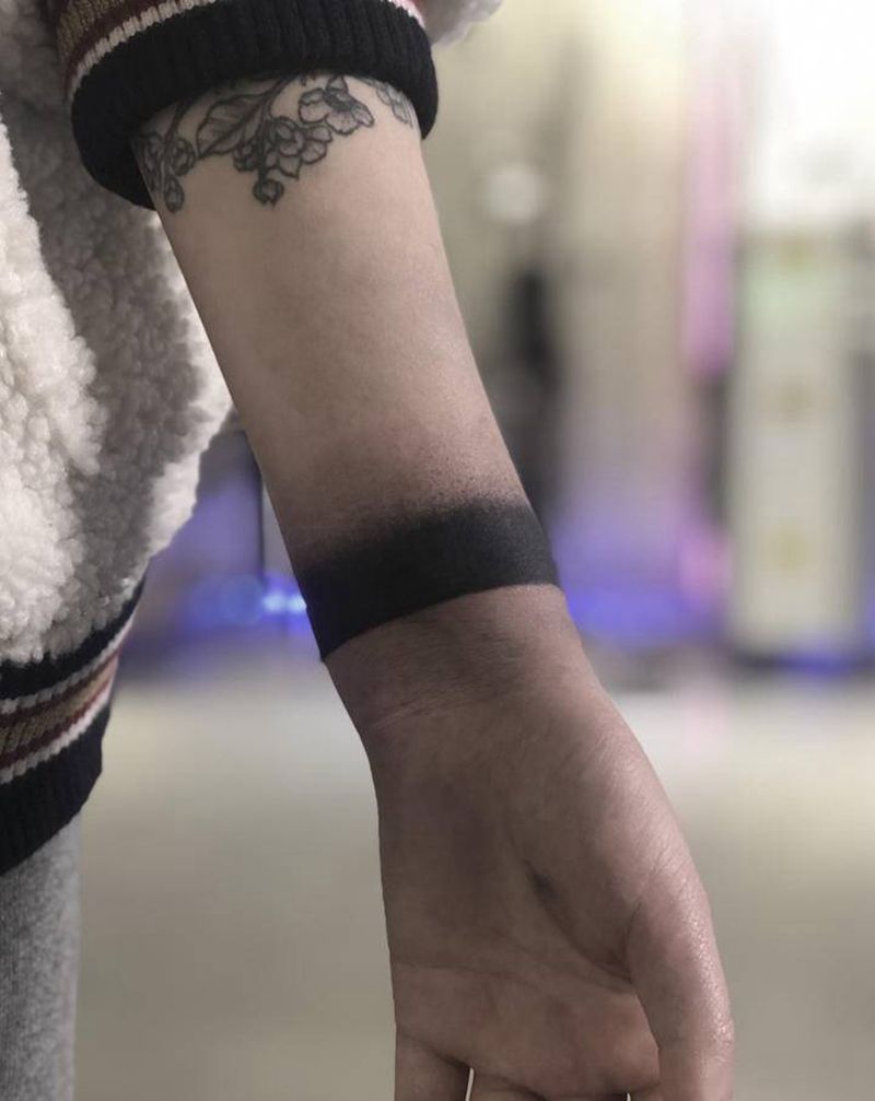 遮盖纹身图片_手臂几何点刺纹身图案