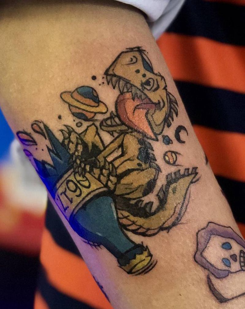 恐龙纹身图片_手臂Old SchoolNew School纹身图案