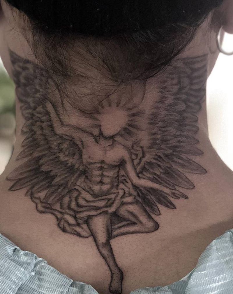 天使纹身图片_颈部欧美写实纹身图案