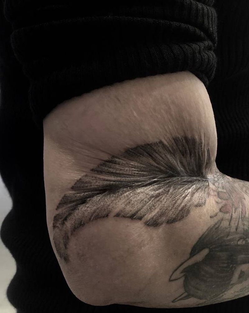 遮盖纹身图片_手臂点刺遮盖伤疤羽毛纹身图案