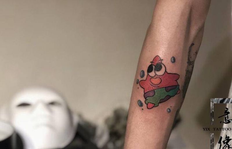 派大星纹身图片_手部手臂动漫纹身图案