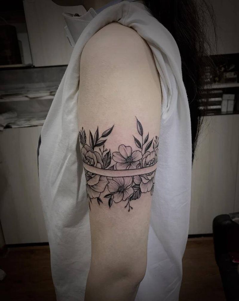 花纹身图片_手臂点刺Old School花纹身图案