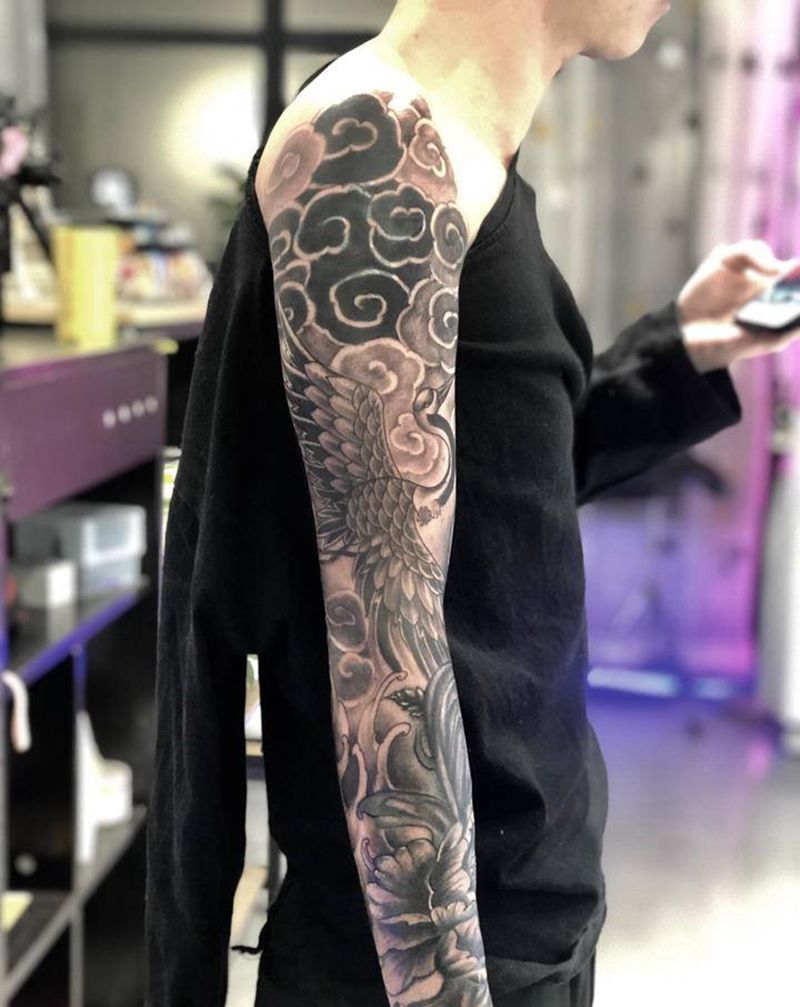 祥云遮盖纹身图片_手臂新传统老传统纹身图案