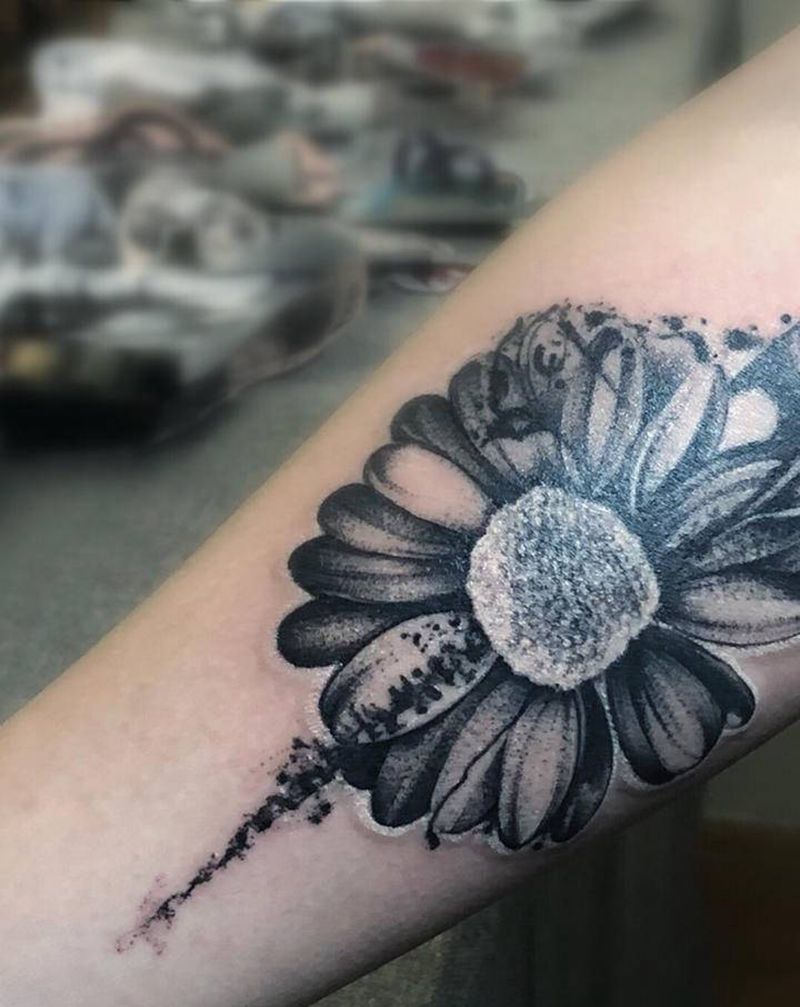 非洲菊纹身图片_手部手臂水墨图腾菊纹身图案