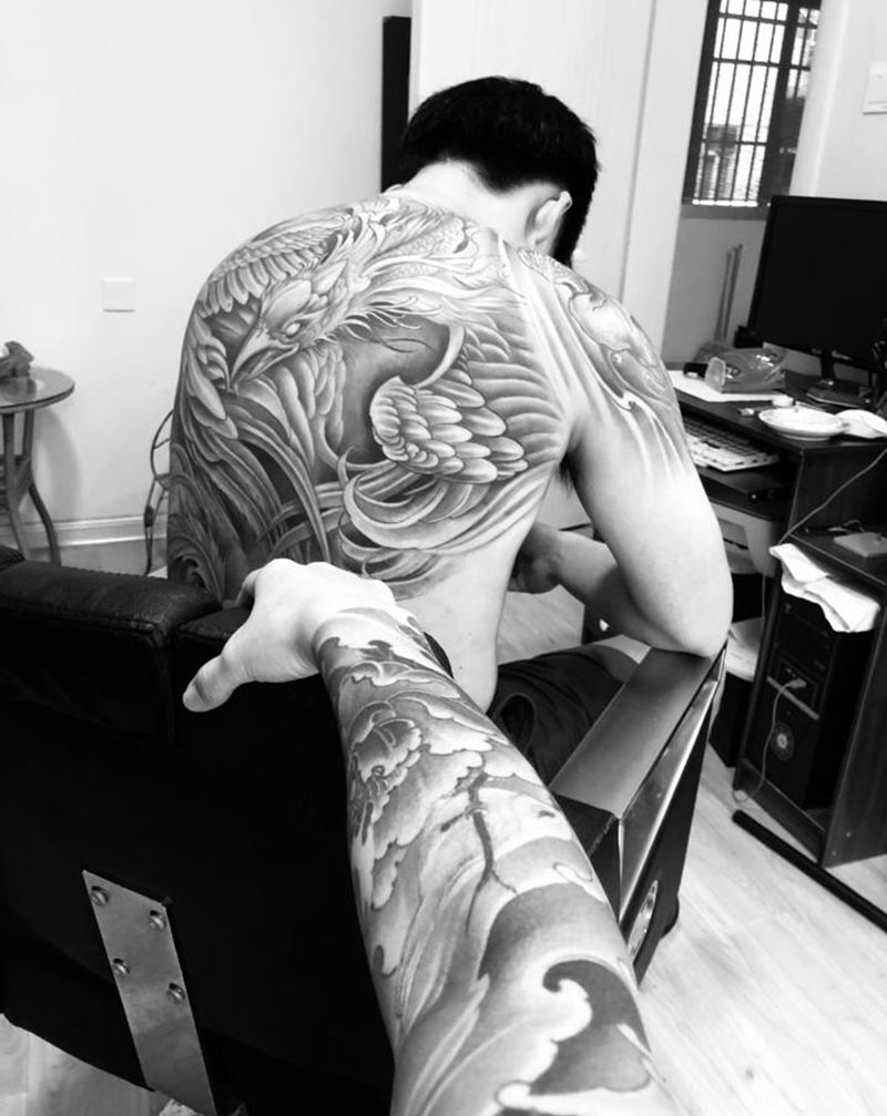 满背遇上花臂纹身图片_背部新传统花臂纹身图案