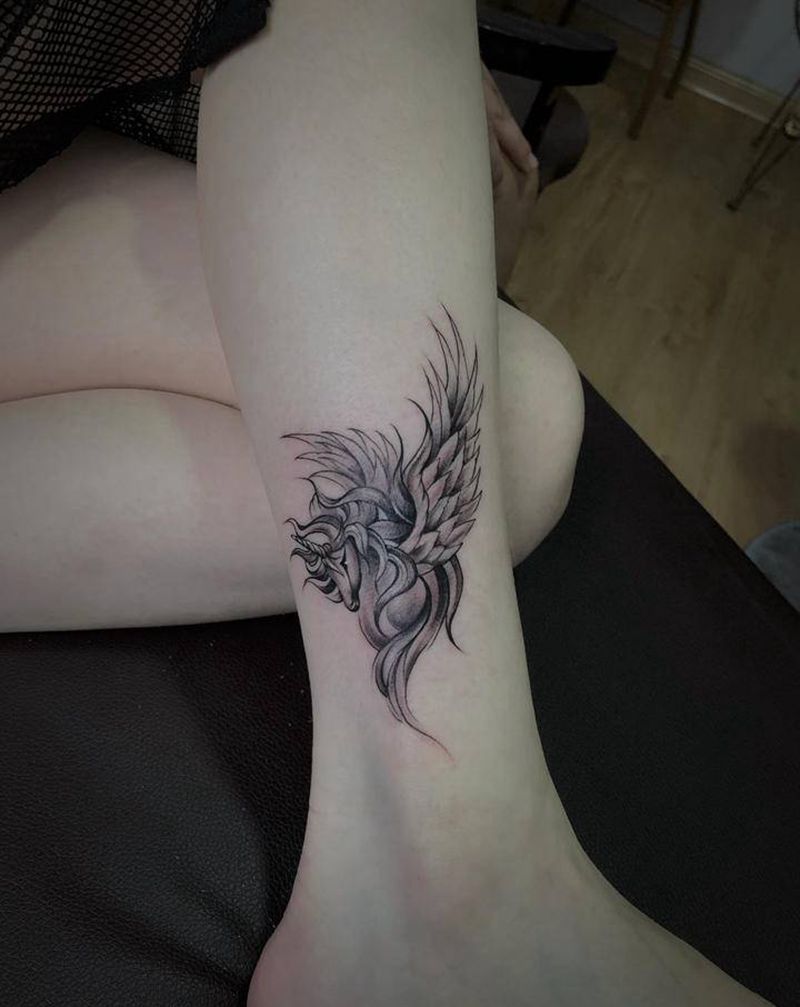 独角兽纹身图片_腿部新传统独角兽纹身图案