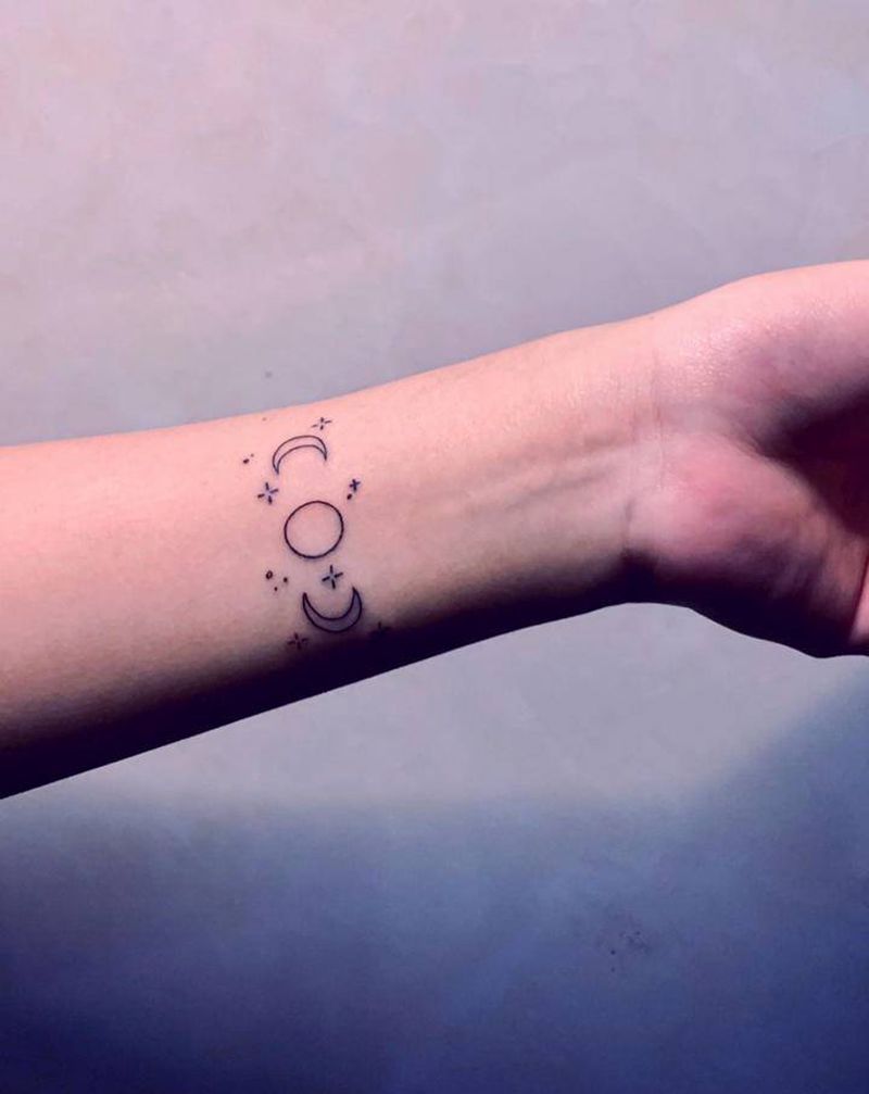「小清新纹身」纹身图片_手臂几何小月亮纹身图案