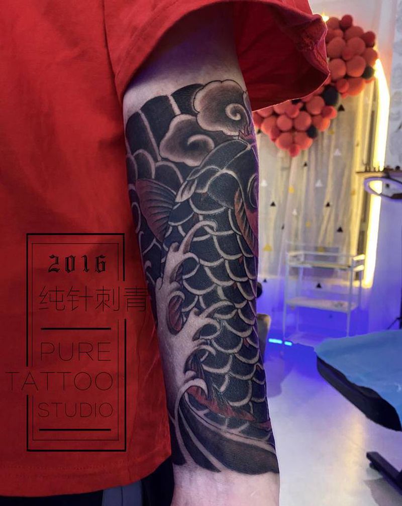 日式鲤鱼纹身图片_手臂老传统纹身图案