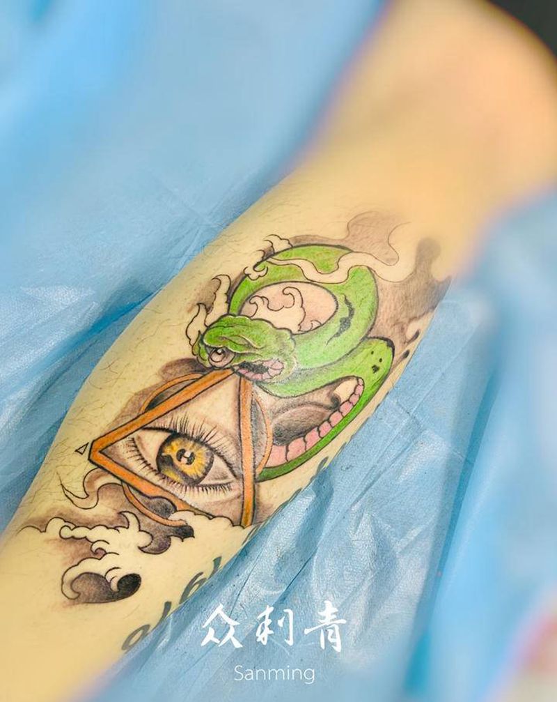 上帝之眼纹身图片_腿部纹身图案