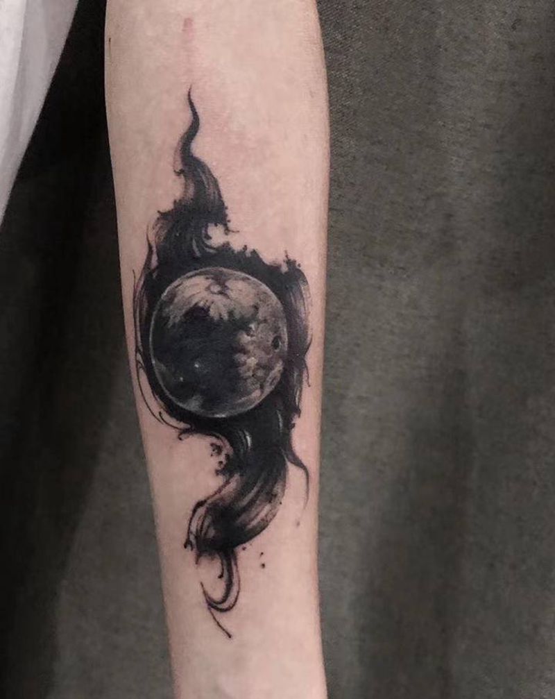 星球纹身图片_手臂手部纹身图案