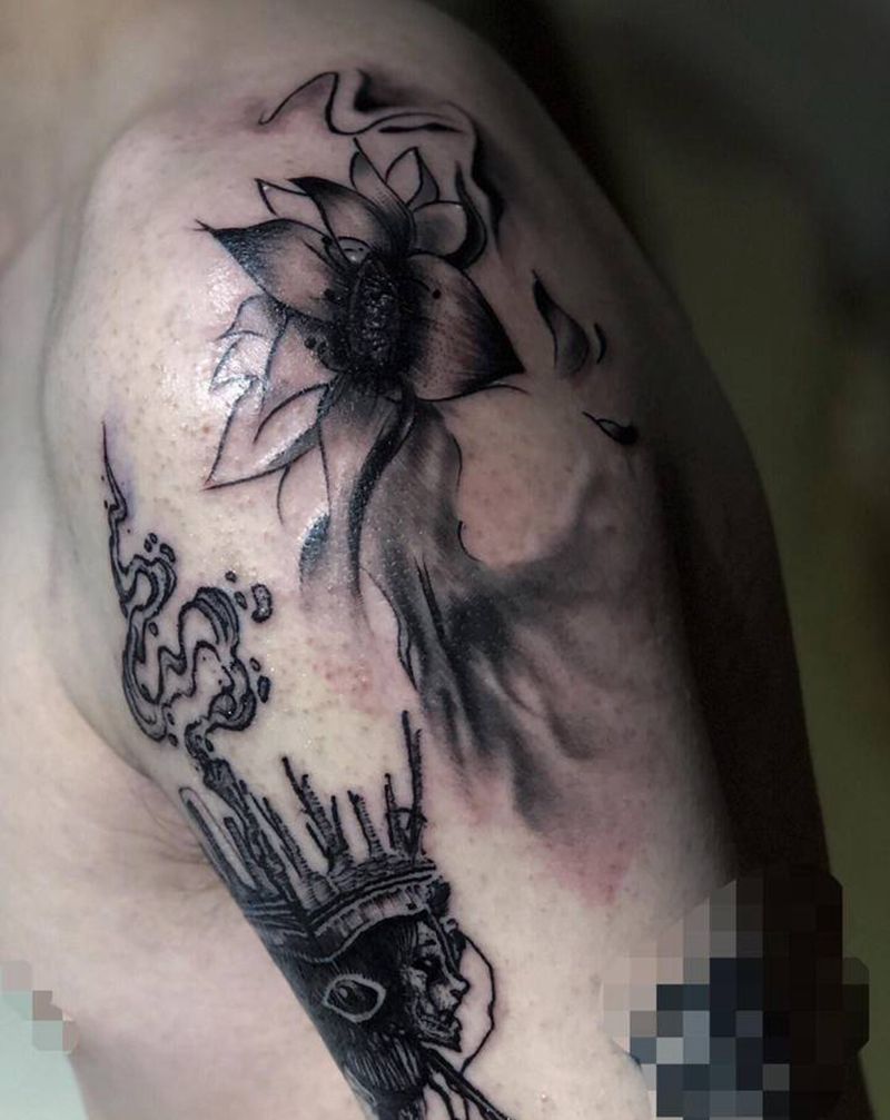 抽象莲花纹身图片_手部手臂水墨图腾莲花纹身图案