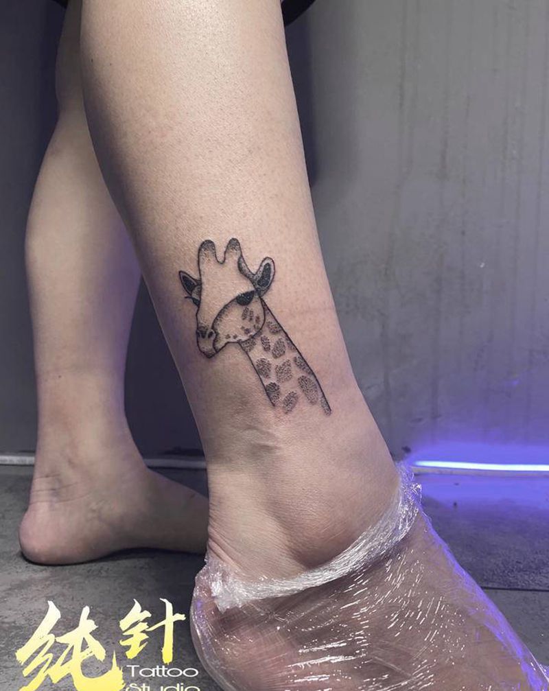 长颈鹿纹身图片_手臂腿部点刺欧美写实纹身图案