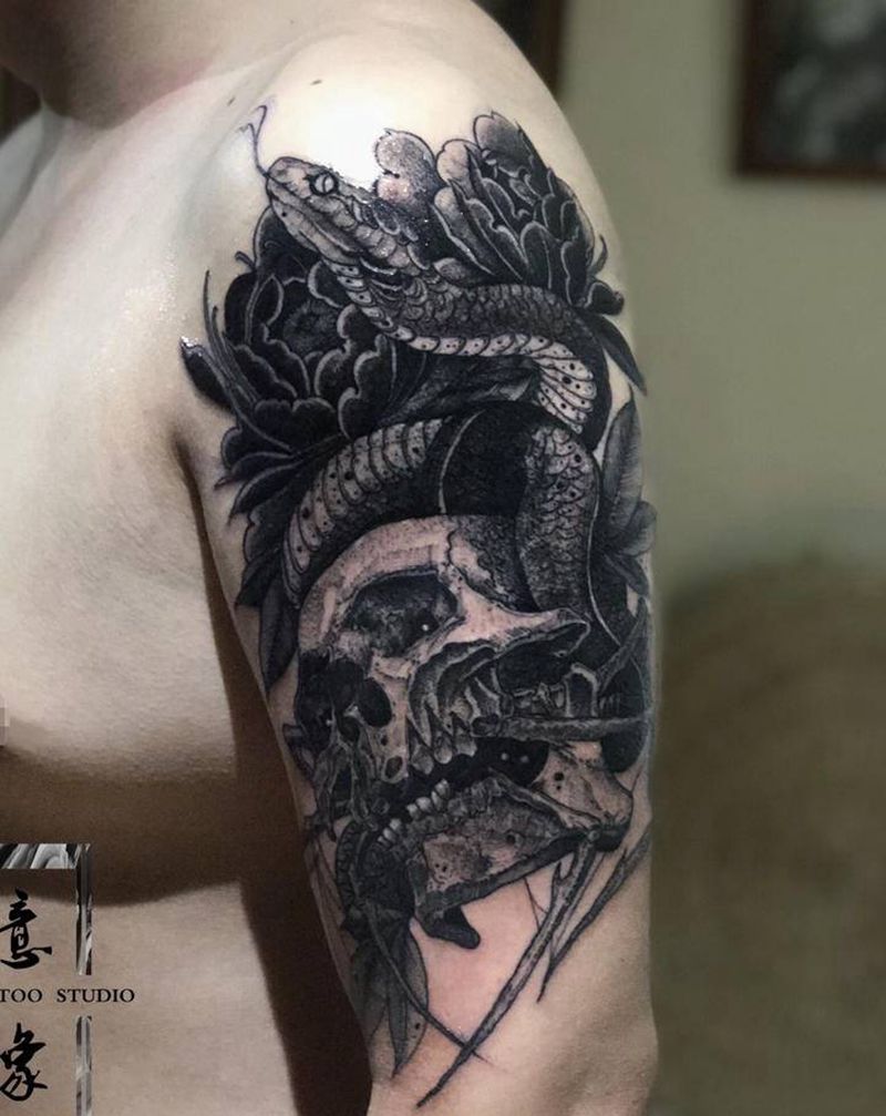 骷髅蛇纹身图片_手部手臂点刺水墨暗黑纹身图案