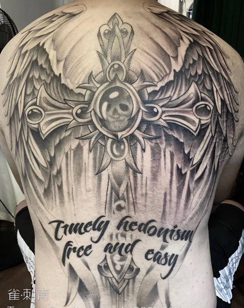 翅膀满背纹身图片_背部欧美写实纹身图案
