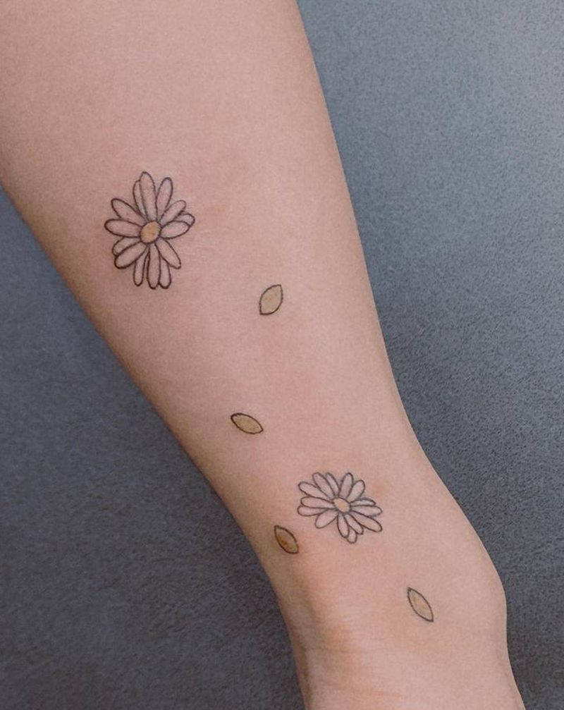 「小花遮盖」纹身图片_腿部小花遮盖纹身图案