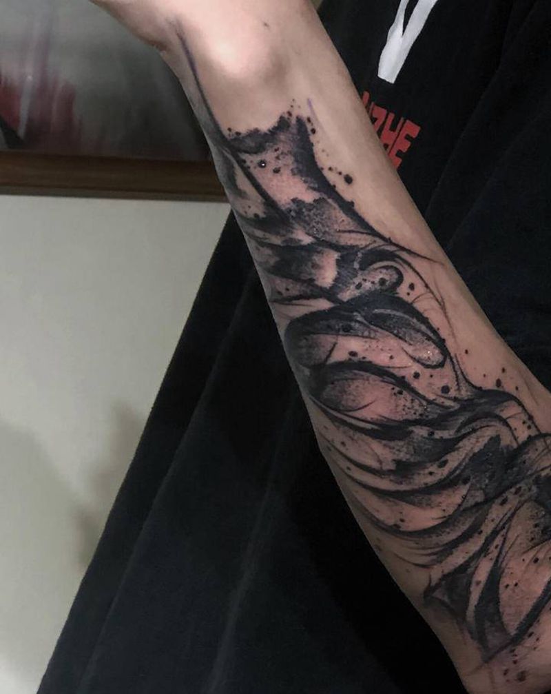 暗黑花体纹身图片_手部手臂花体字水墨纹身图案