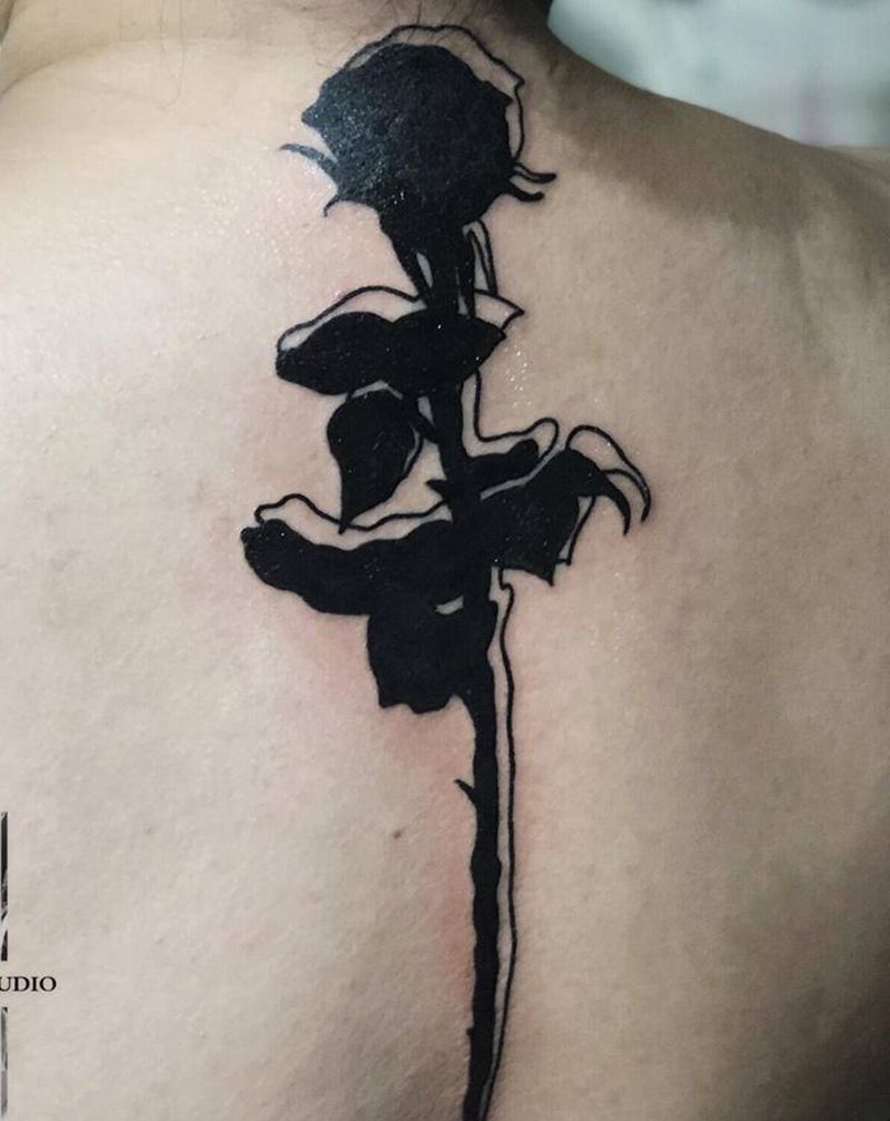 蔷薇纹身图片_背部颈部水墨图腾纹身图案