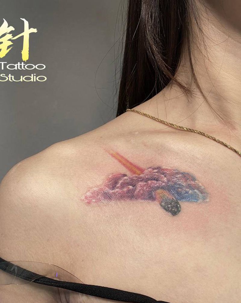 云和石头的交集纹身图片_胸部水彩水墨纹身图案