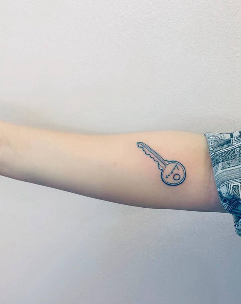 「钥匙」纹身图片_手臂纹身图案