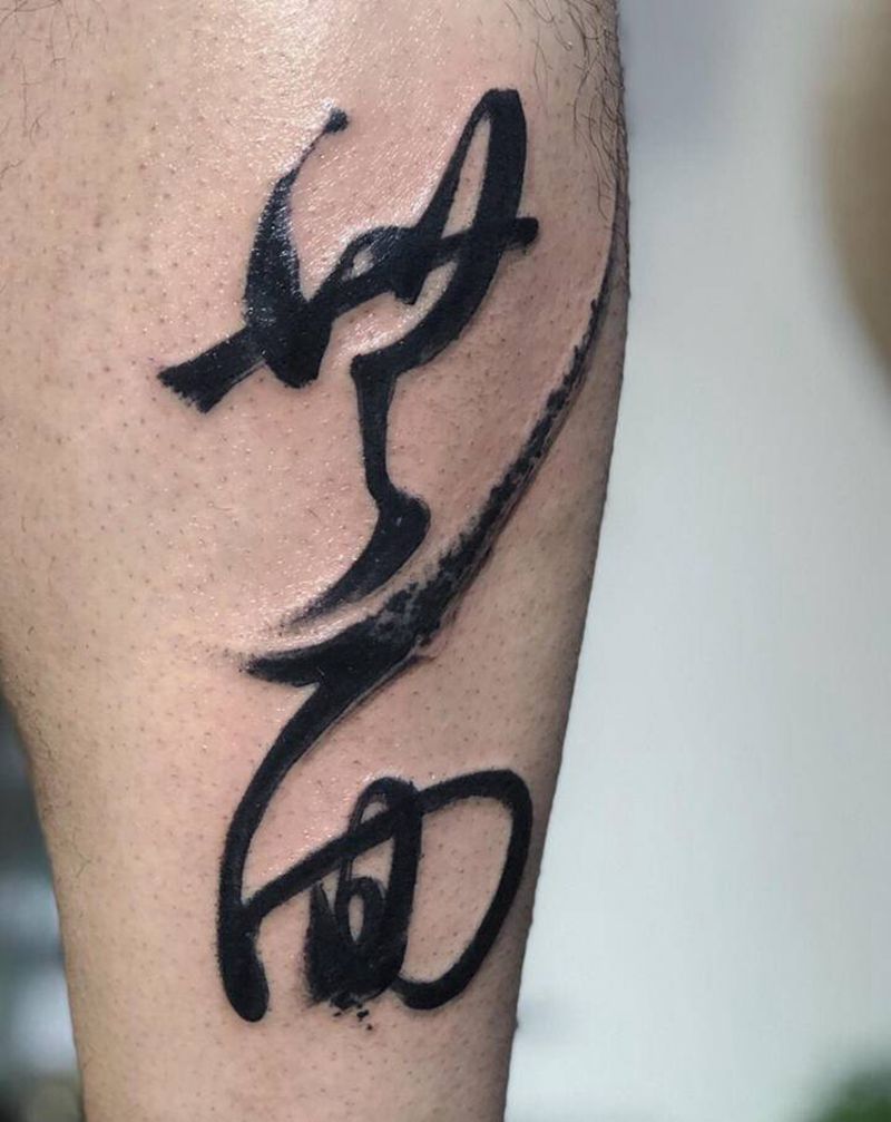 草书 / 无面纹身图片_腿部脚部水墨图腾书法字纹身图案