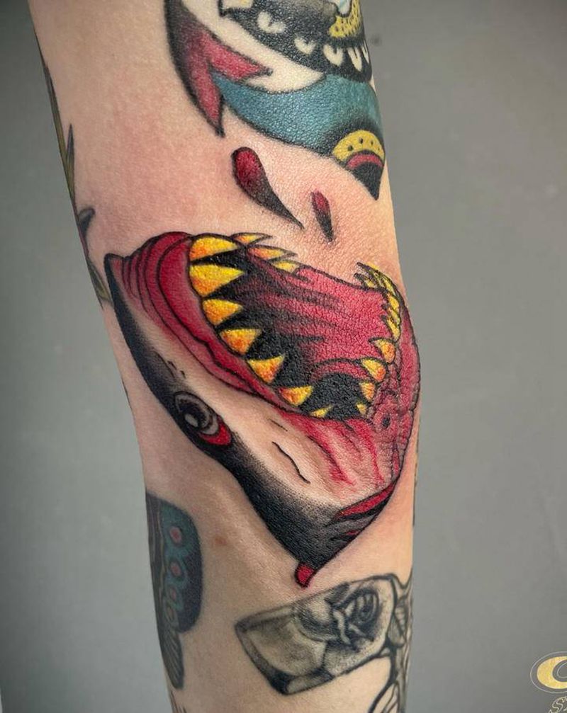 鲨鱼纹身图片_手部手臂Old School纹身图案