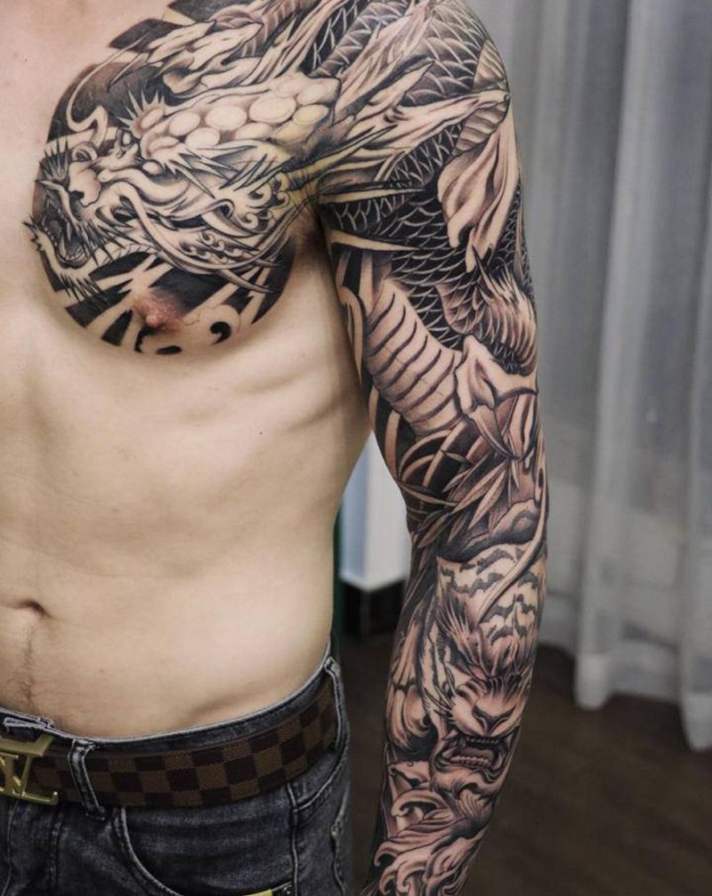 半甲花臂纹身图片_胸部手臂老传统纹身图案