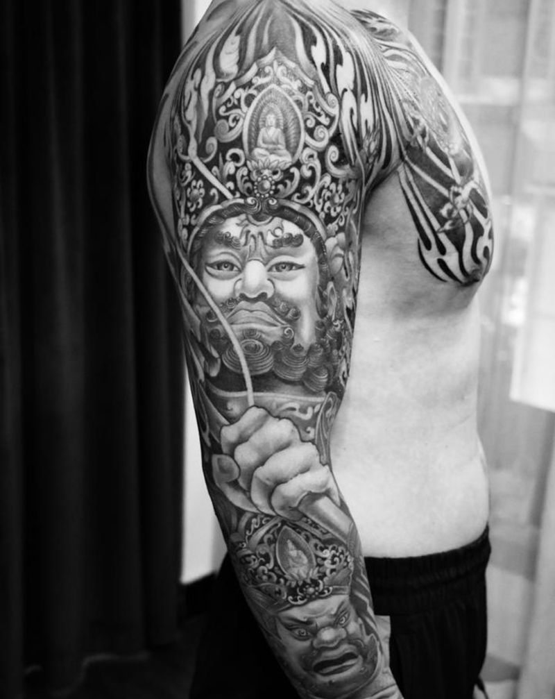 四大天王纹身图片_胸部手部老传统纹身图案