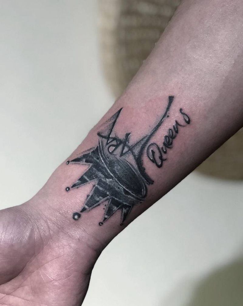 皇冠/遮盖纹身图片_手部手臂水墨点刺王冠纹身图案