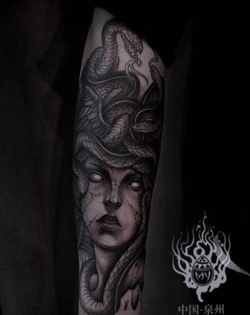 美杜莎纹身纹身图片_手臂欧美写实美杜莎纹身图案