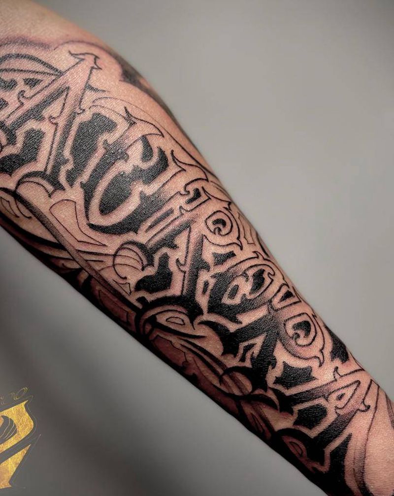 花体字Aurora纹身图片_手臂花体字纹身图案