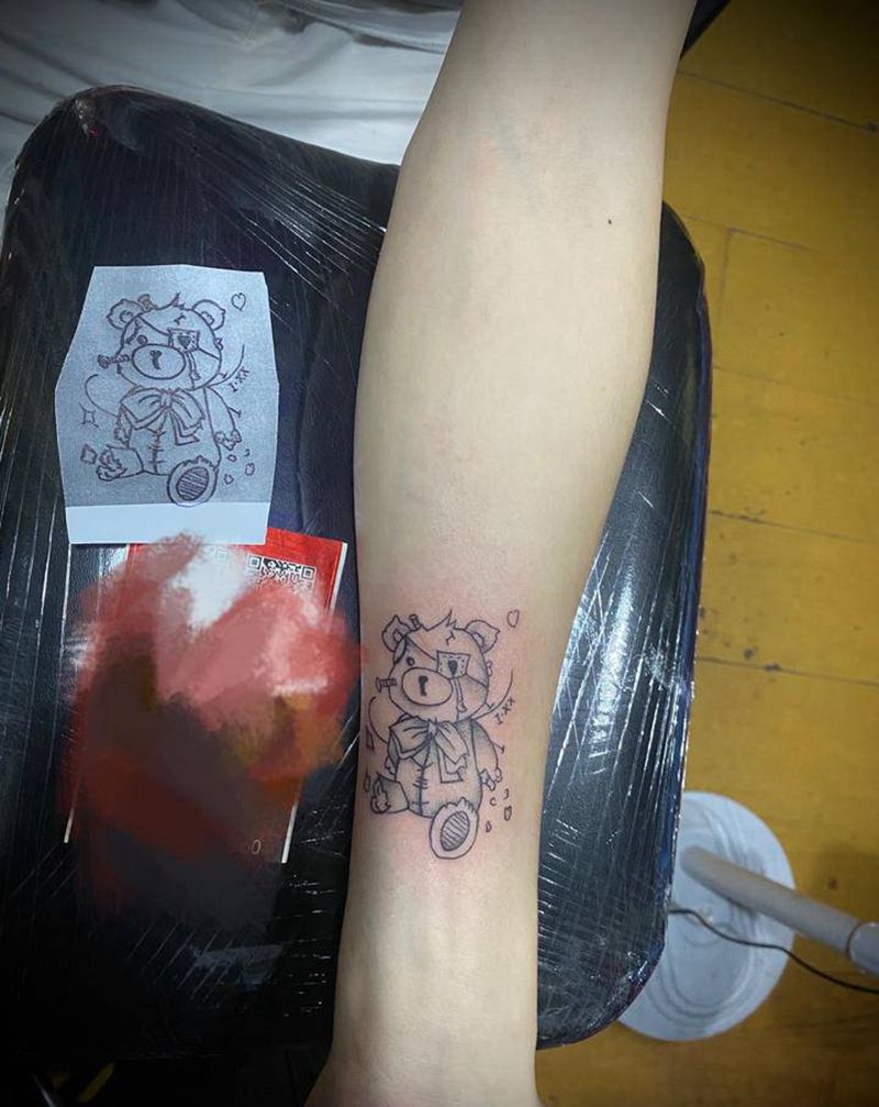 小小熊纹身图片_手臂点刺纹身图案